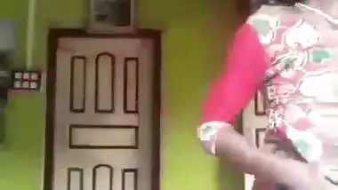 Young village girl’s nude MMS of masturbation