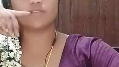 Telugu Chamet girl shows big laddoos on live chat