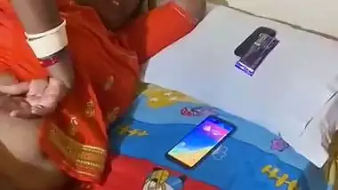 Mature slut pussy showing to customer for fucking