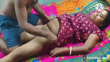 Husband fucks wife’s shaved pussy in the Bihari sex video