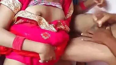 The girl in a saree gives an Indian blowjob and eats cum
