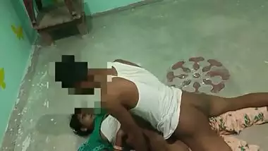 Indian labour lady fucking landlord in paid sex video